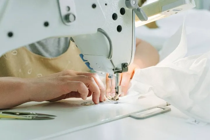 Estamos precisando de costureira!