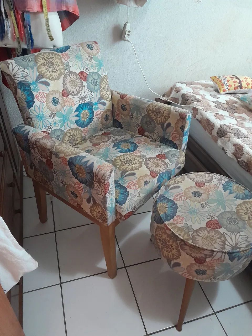 Poltrona e Puff Floral - Foto 2