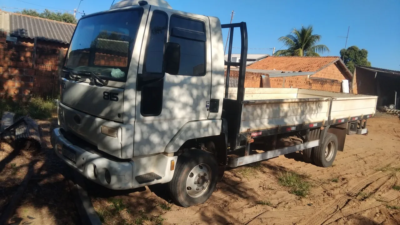 Cargo 815 Caminhão