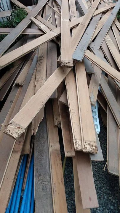 Doação de madeira de assoalho, pra retirar do local o quanto antes