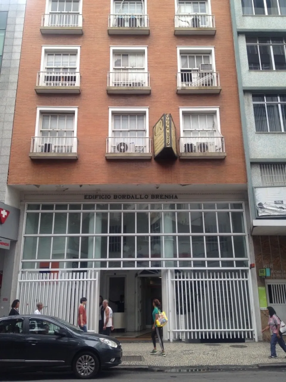 Alugo salas comerciais (juntas ou em separado) na Praça Saens Pena.