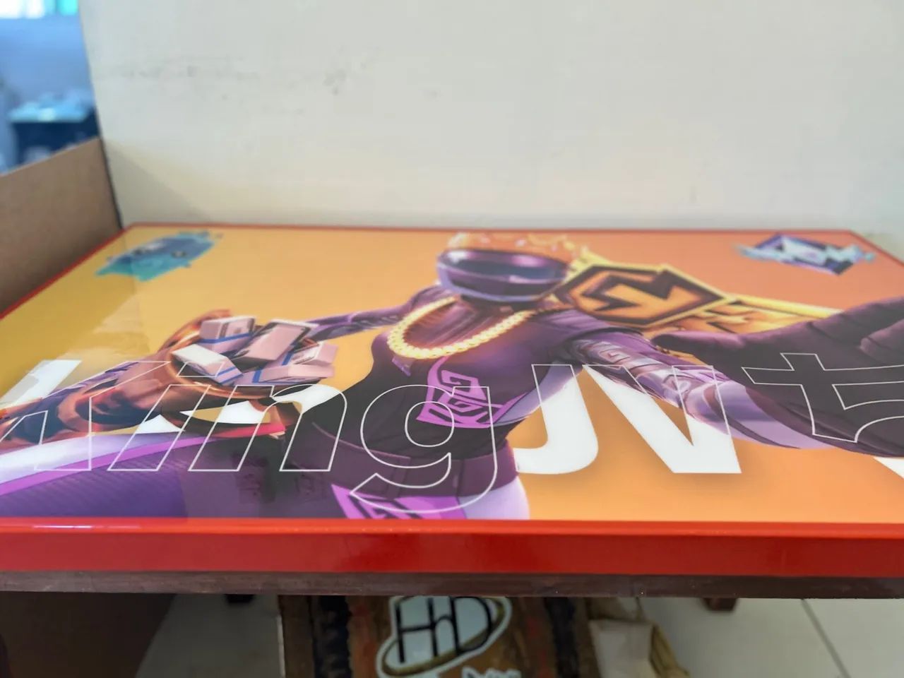 Mesa personalizada em porcelanato liquido