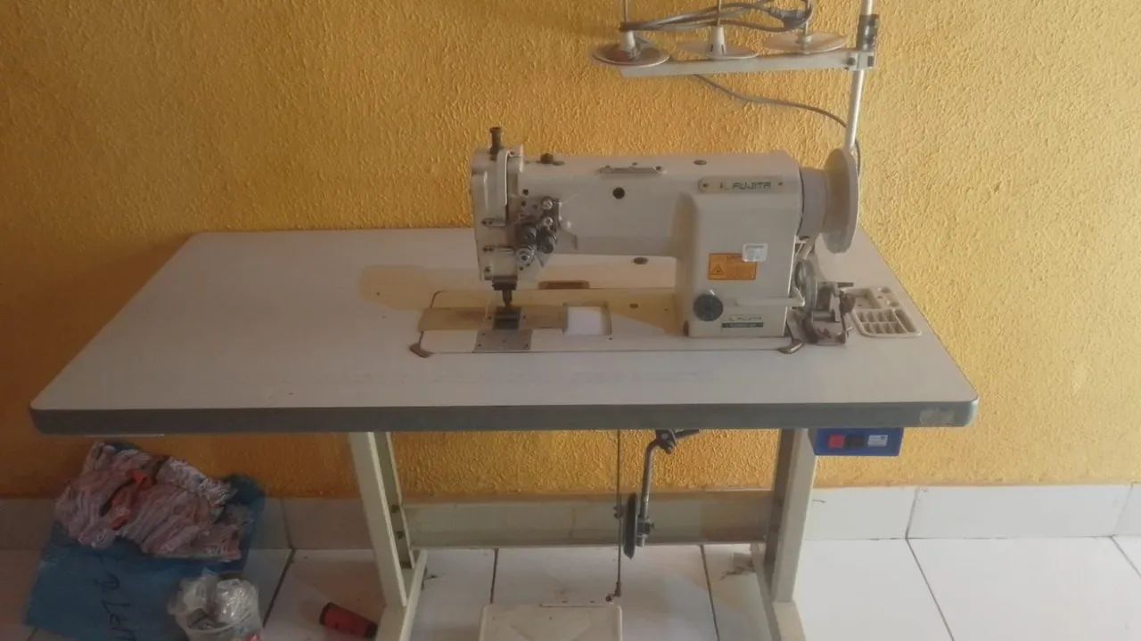 Máquina de Costura Industrial JUKI