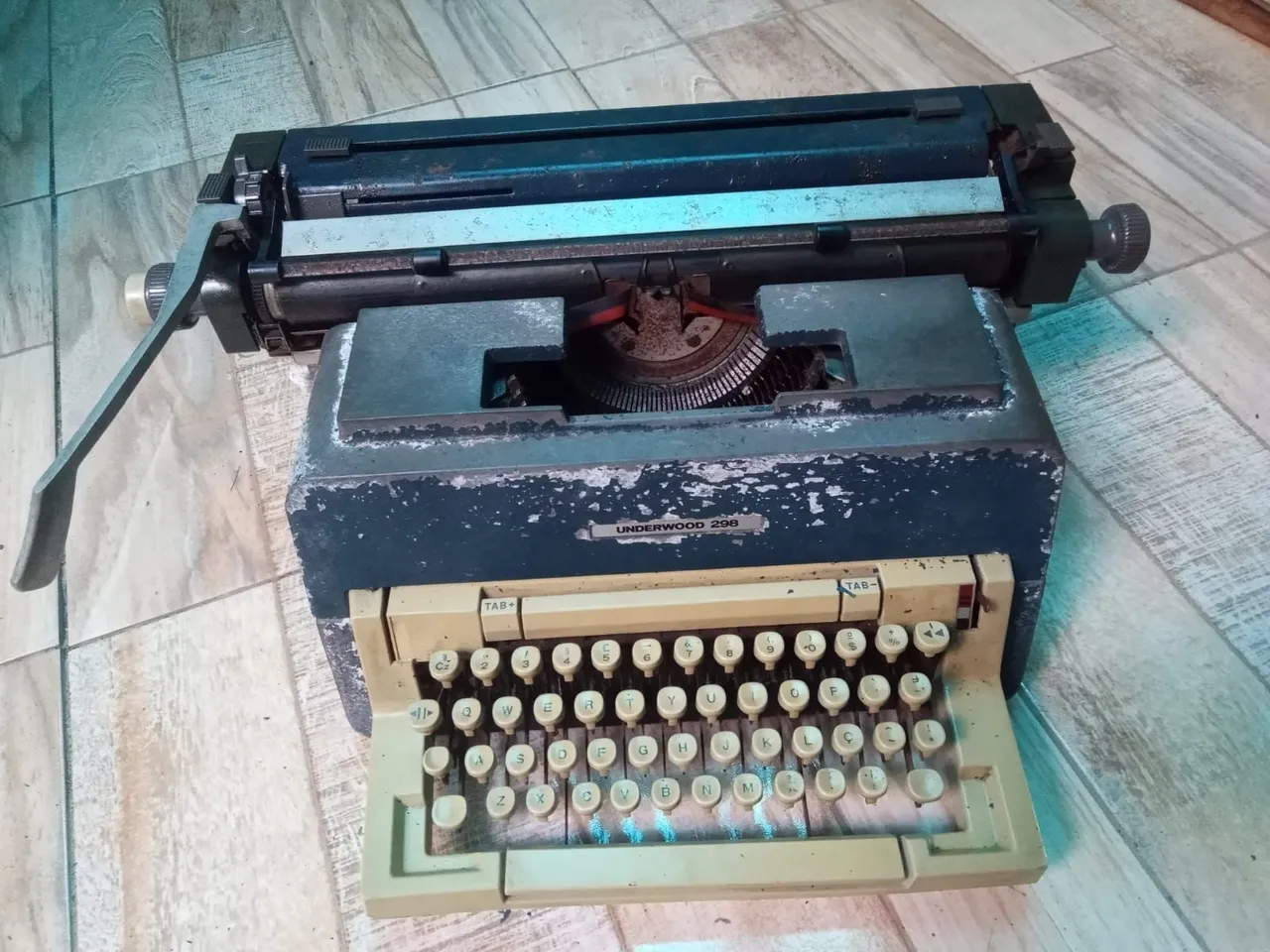 R$220 Máquina de Datilografia.