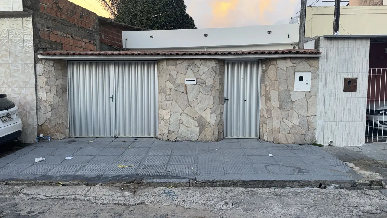 Casa no Prado com 2 quartos sendo 1 suíte com dependência de empregada no prado