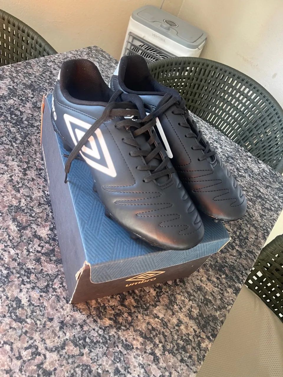 Chuteira UMBRO campo ou sintético! N41 NOVA