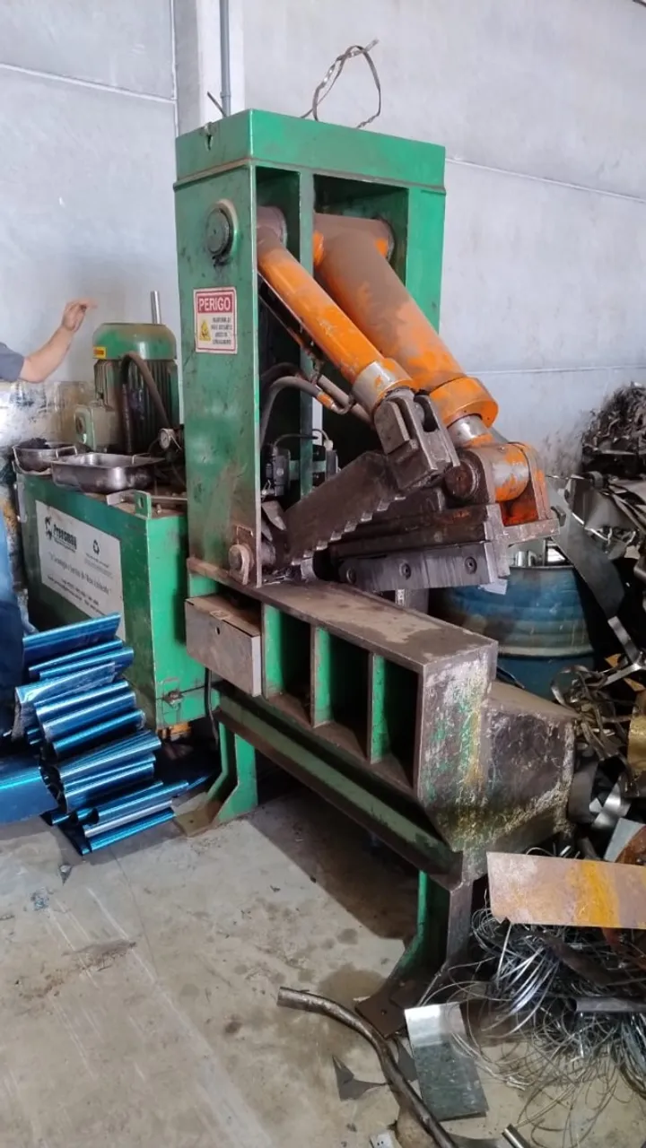 Tesoura Hidráulica 70 Ton