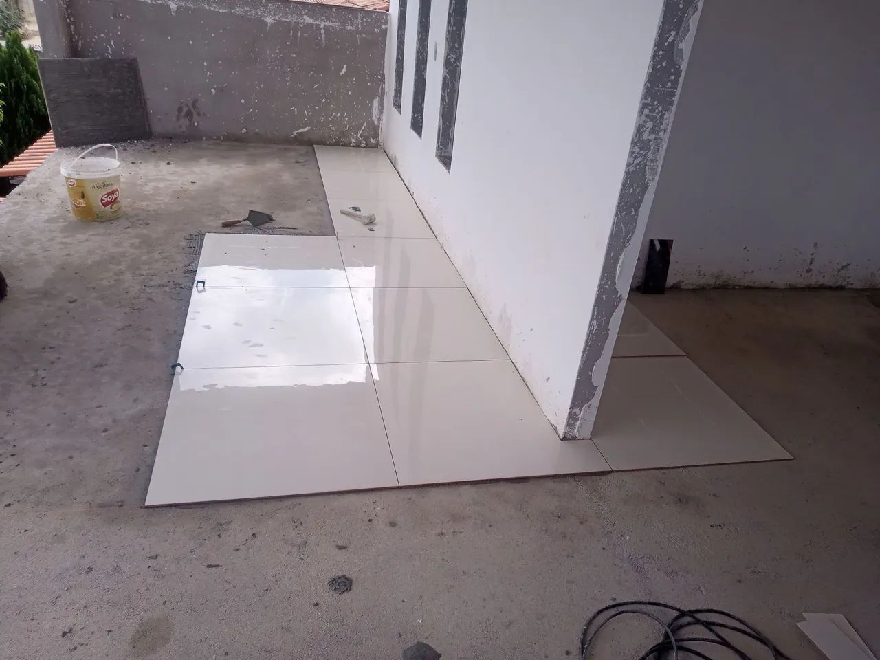 Pisos e azulejos cerâmicos e porcelanatos  - Foto 5