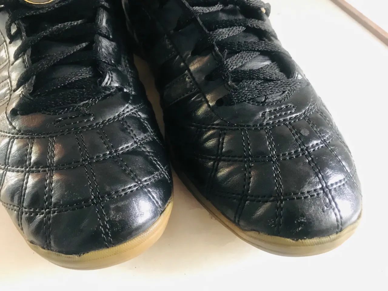 Chuteira Adidas Futsal em couro      ?41 - Foto 3