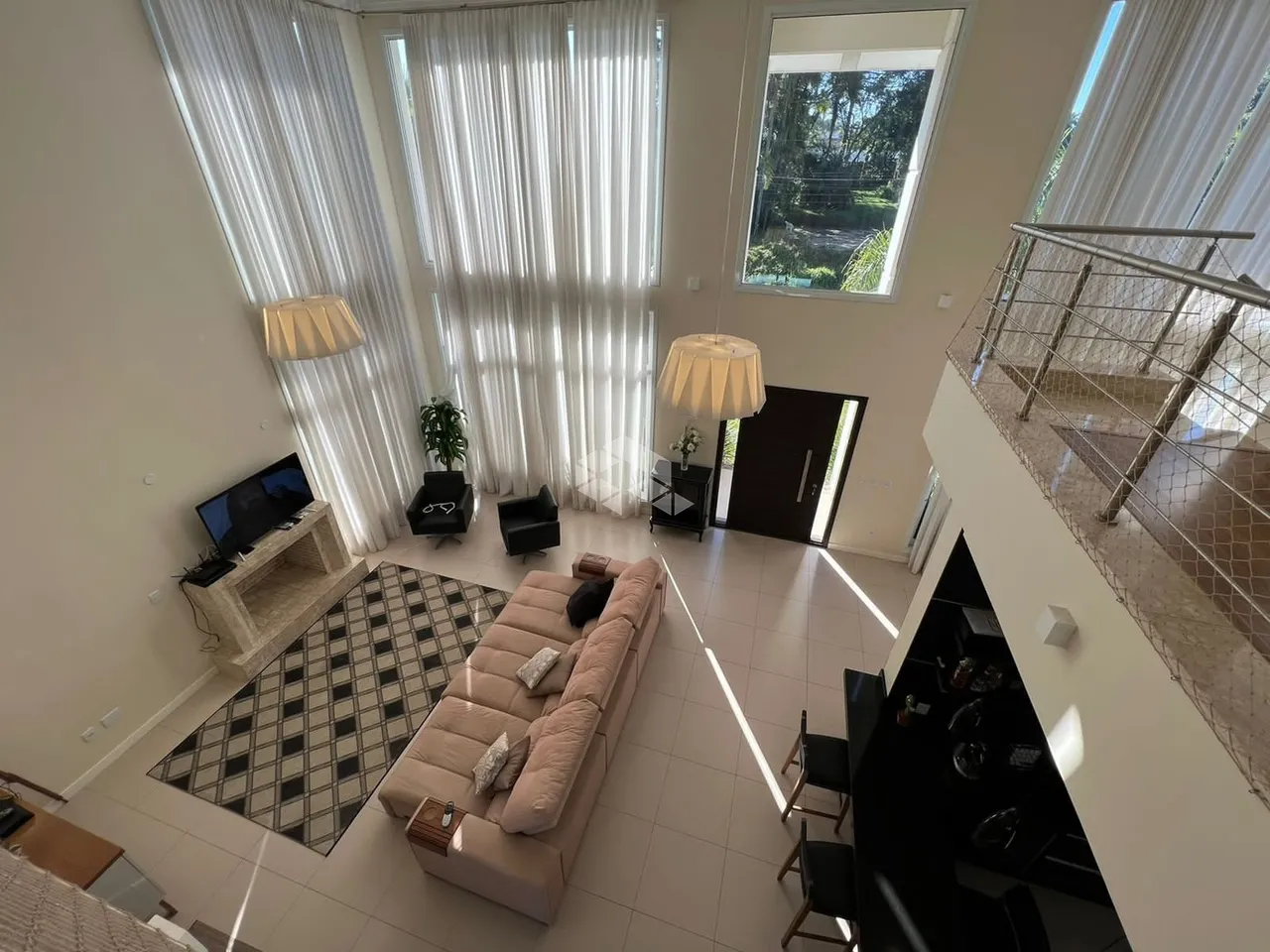 Casa com suíte e piscina em condomínio em Santa Cruz do Sul - 03 dormitórios