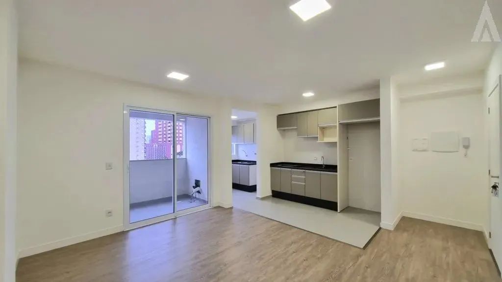 Este apartamento com 2 quartos, 1 suíte, sala de estar e jantar, 1 banheiro social, sacada - Foto 5