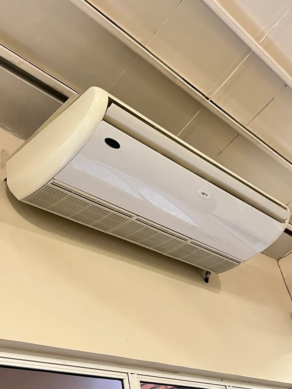Ar cond SPLIT PISO TETO CARRIER SPACE 60000 BTUS