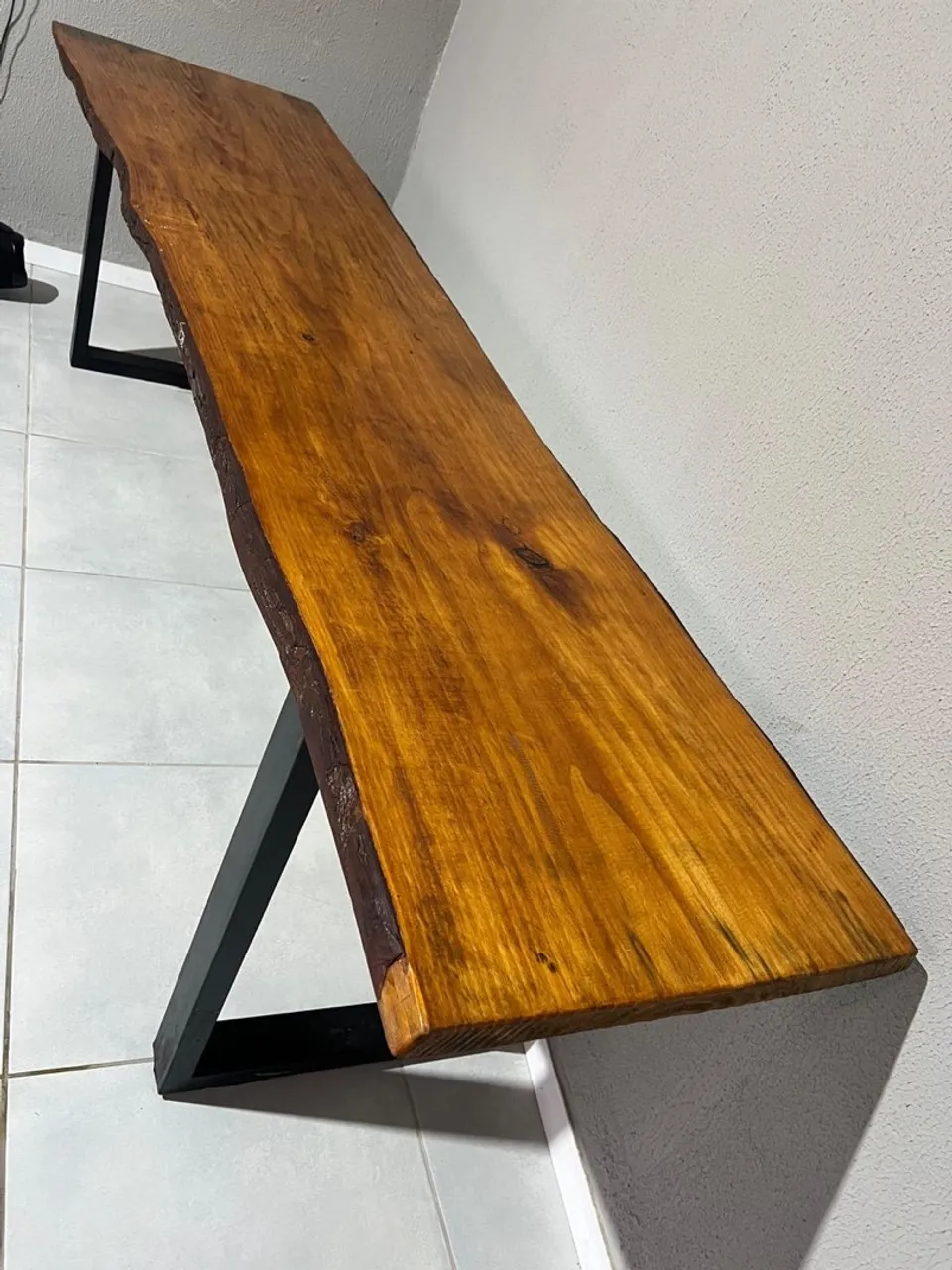 Mesa Rústica de Madeira com Pés em Aço