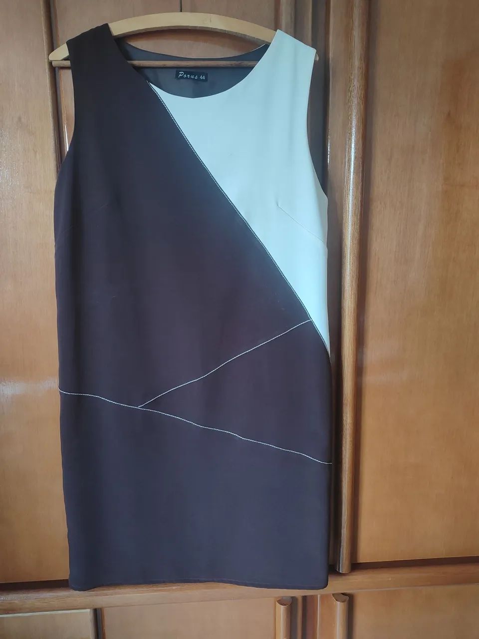 Vestido Feminino Elegante com Detalhes