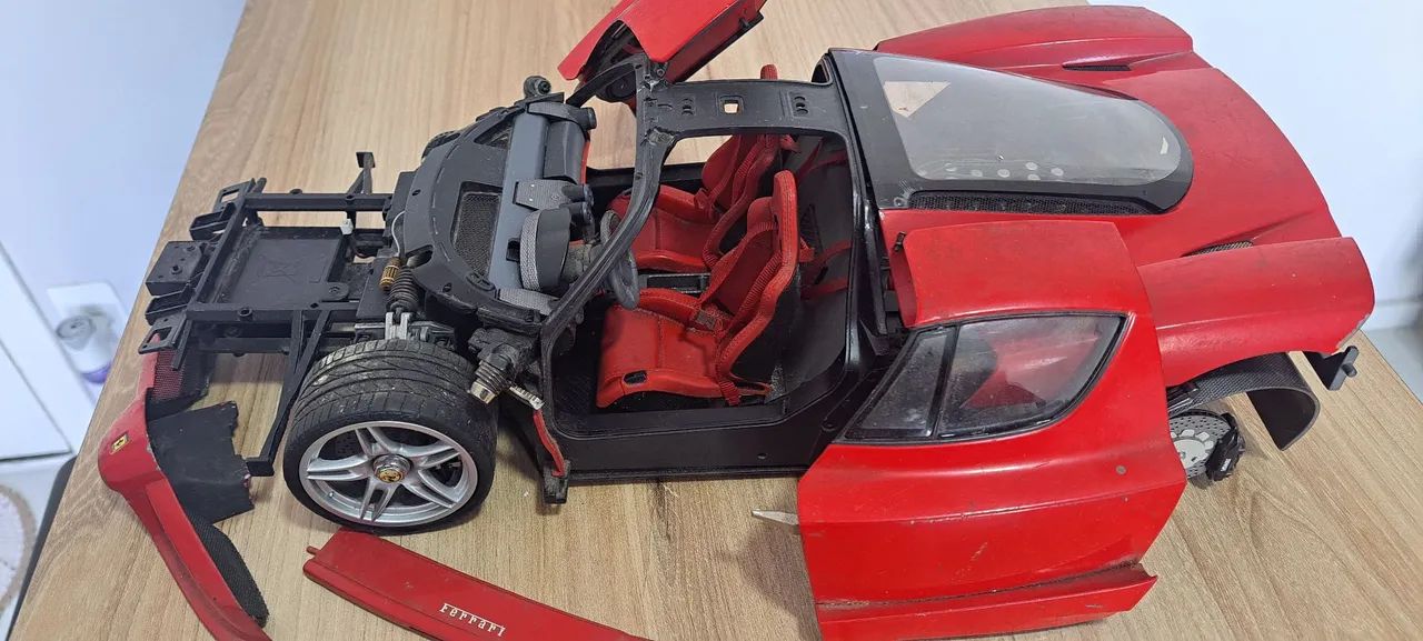 Miniatura Ferrari Desmontada