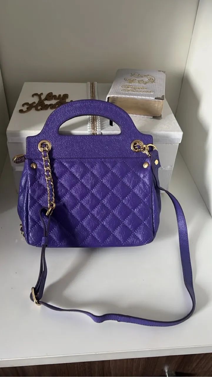 Bolsa de Ombro Roxa com Detalhes Dourados - Foto 2