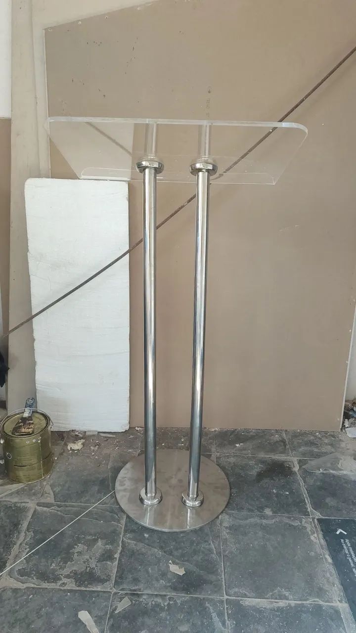 Púlpito de Acrílico e Aço Inox
