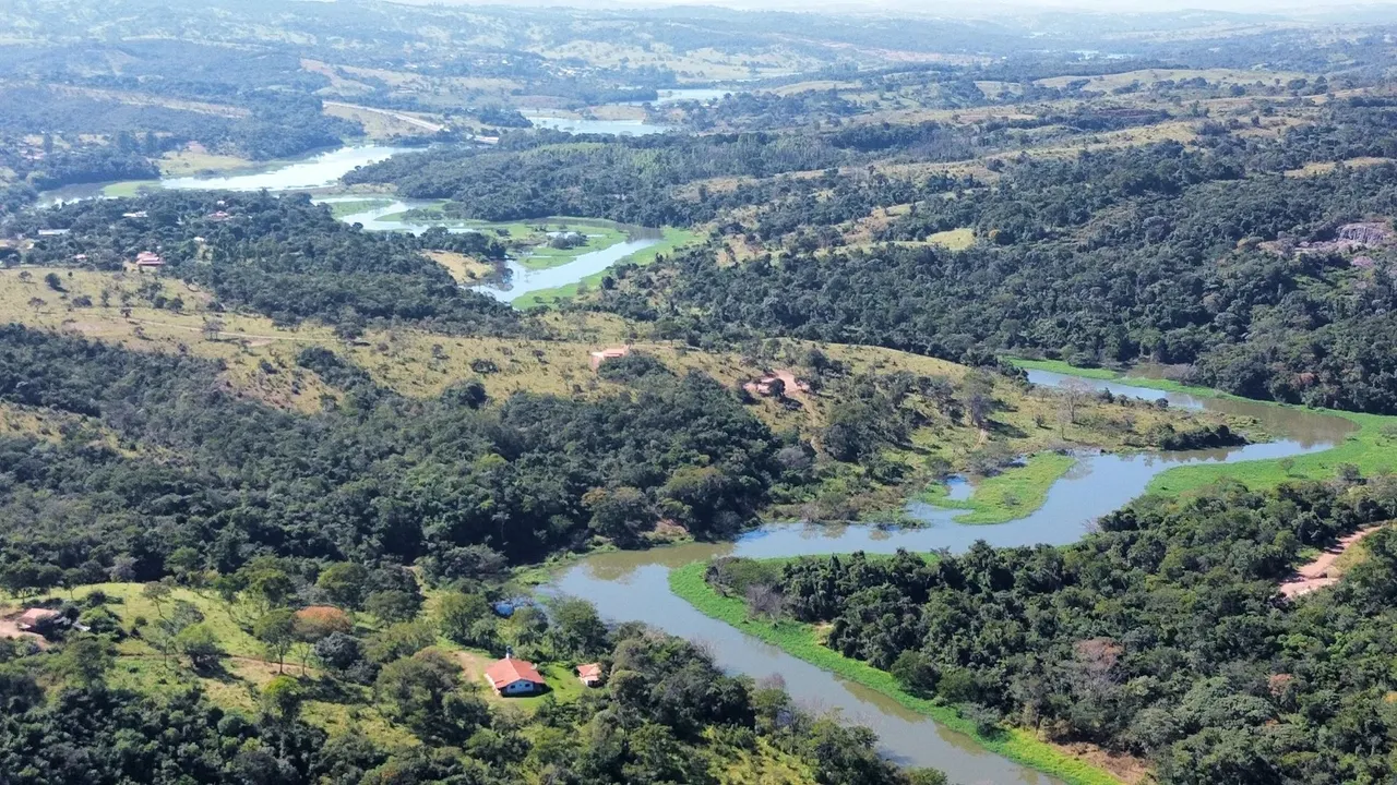 . lotes no corumba,acesso ao Lago Corumba, 2.500 metros. *