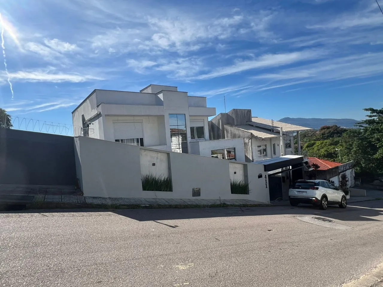 Casa de 5 dormitórios no Estreito