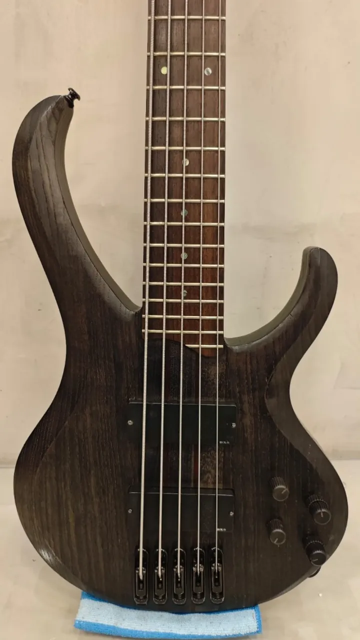 Baixo OLP StingRay MM3 5 Cordas - Exclusivo Vermelho Flamed Maple