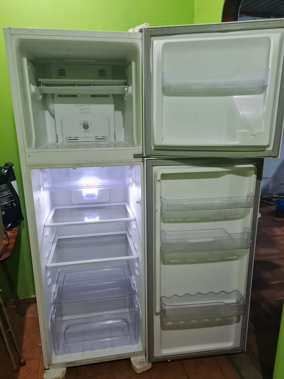 Geladeira Frost Free em Ótimo Estado
