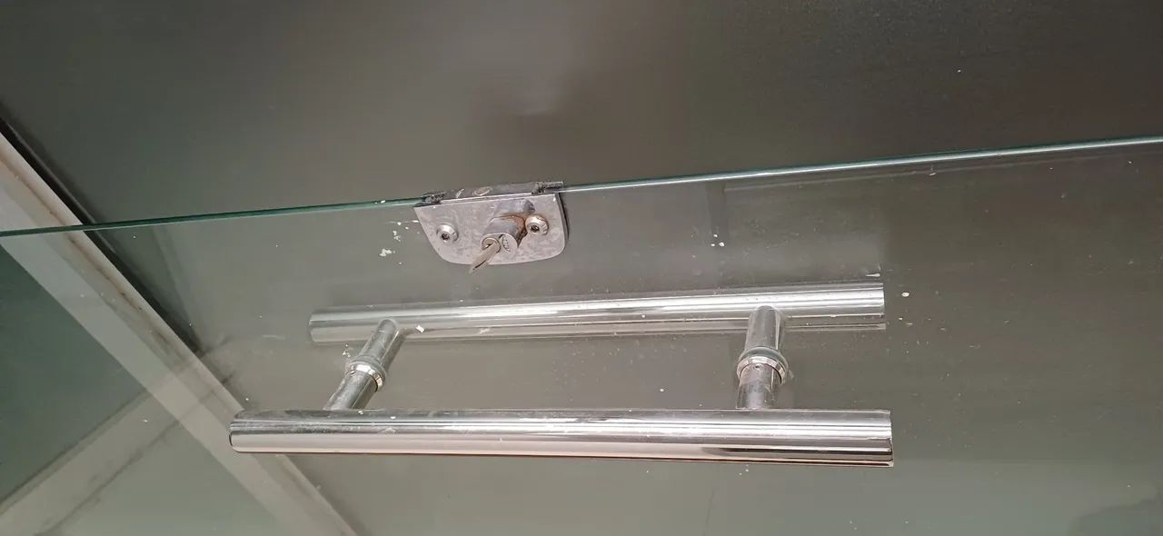 Porta de vidro toda montada