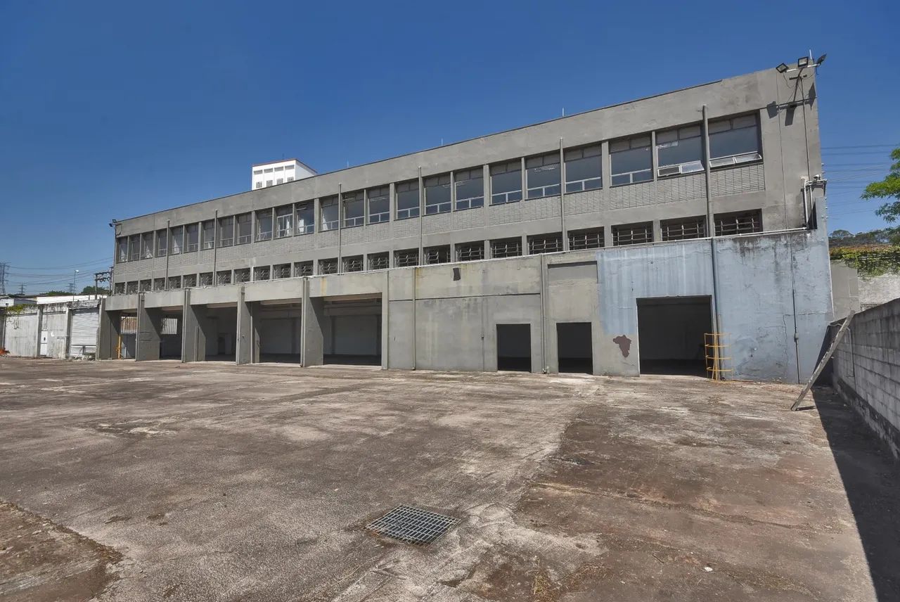 Prédio comercial para locação no Jaguaré com 3700m²