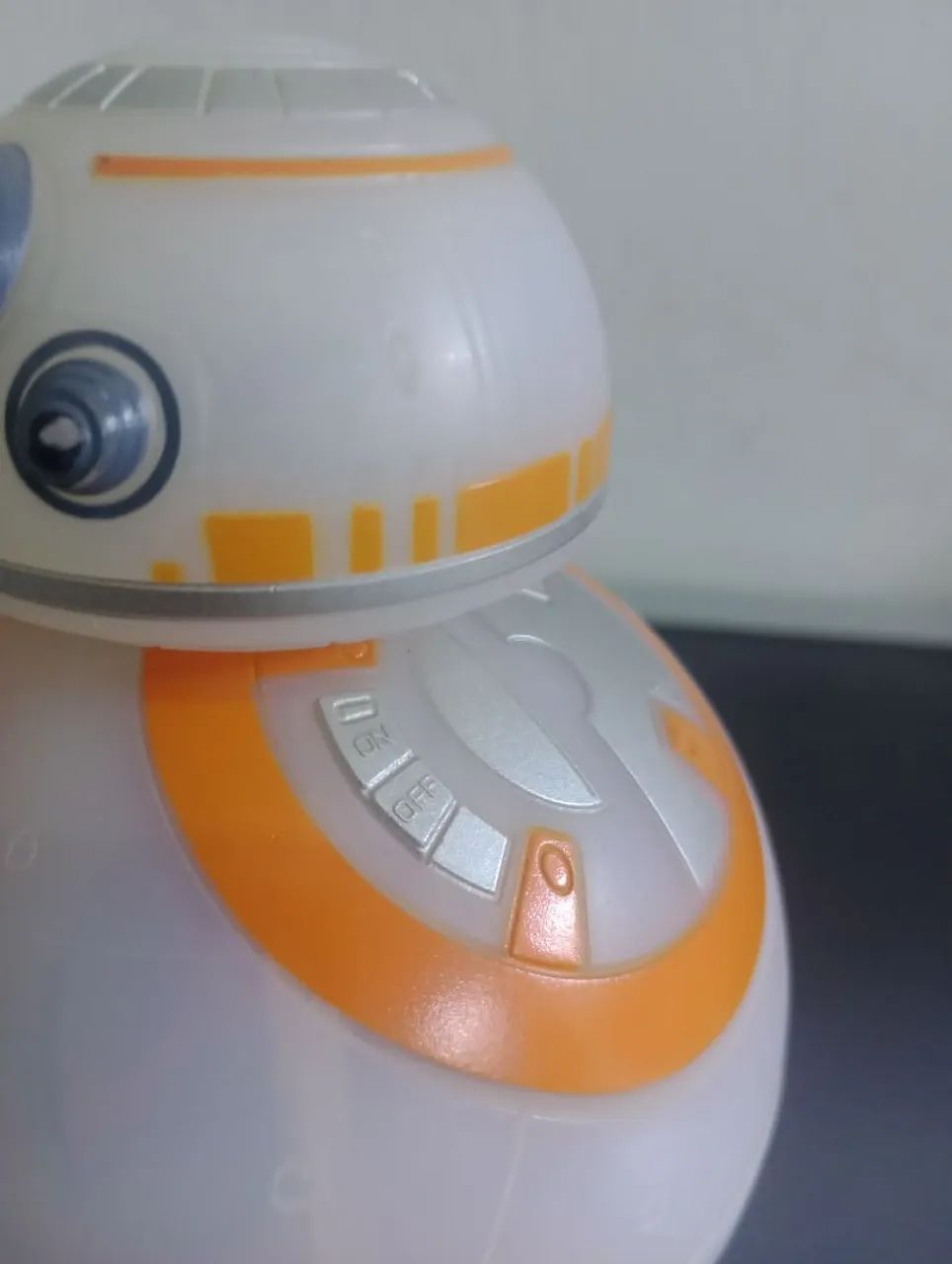 Boneco Robô Star Wars B B 8 a pilha  - Foto 6