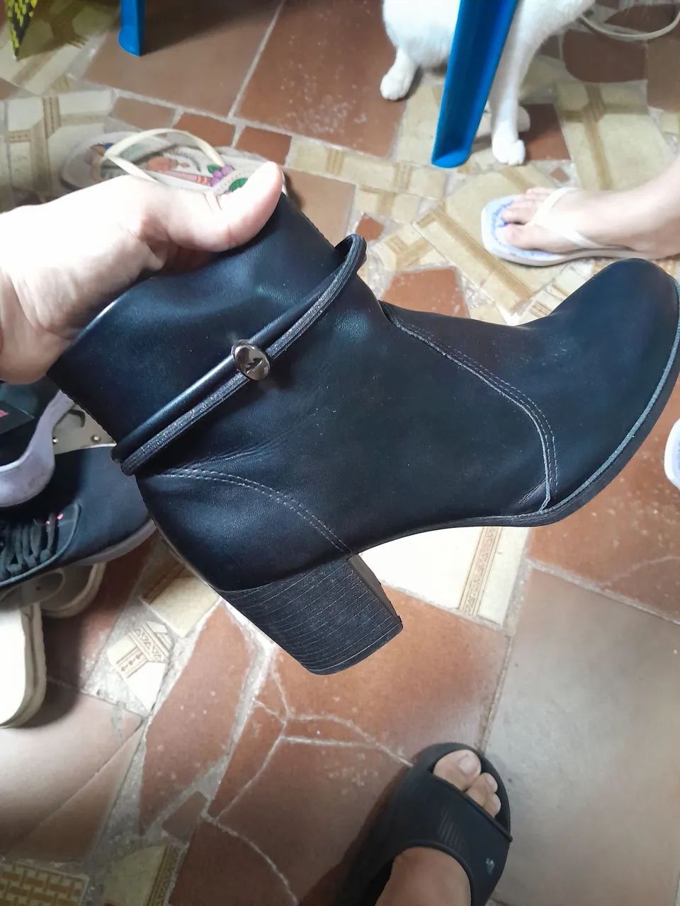 Lote de sapatos  e duas botas - Foto 4
