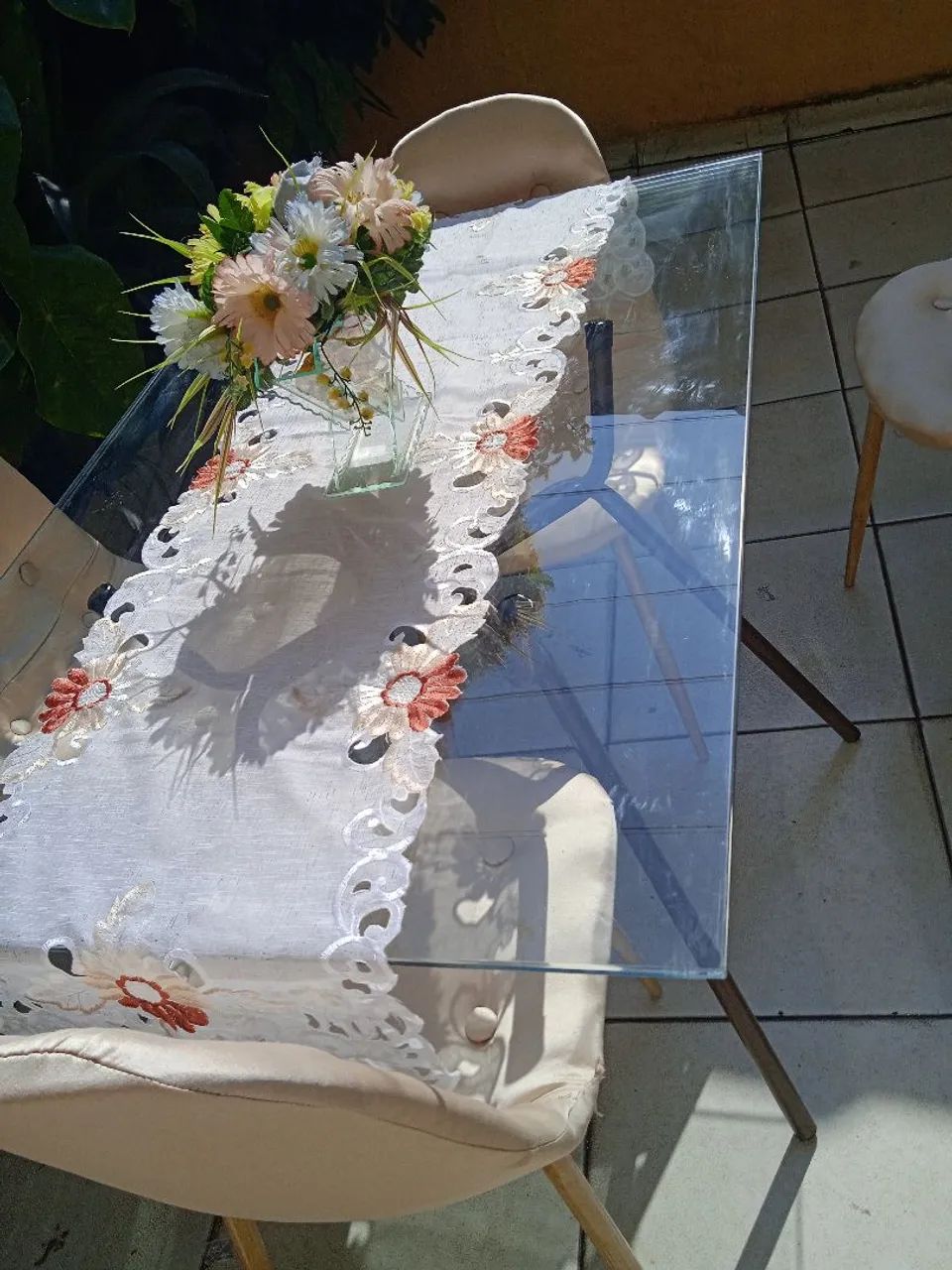 Conjunto de mesa com 4 cadeiras, lindas ? - Foto 4