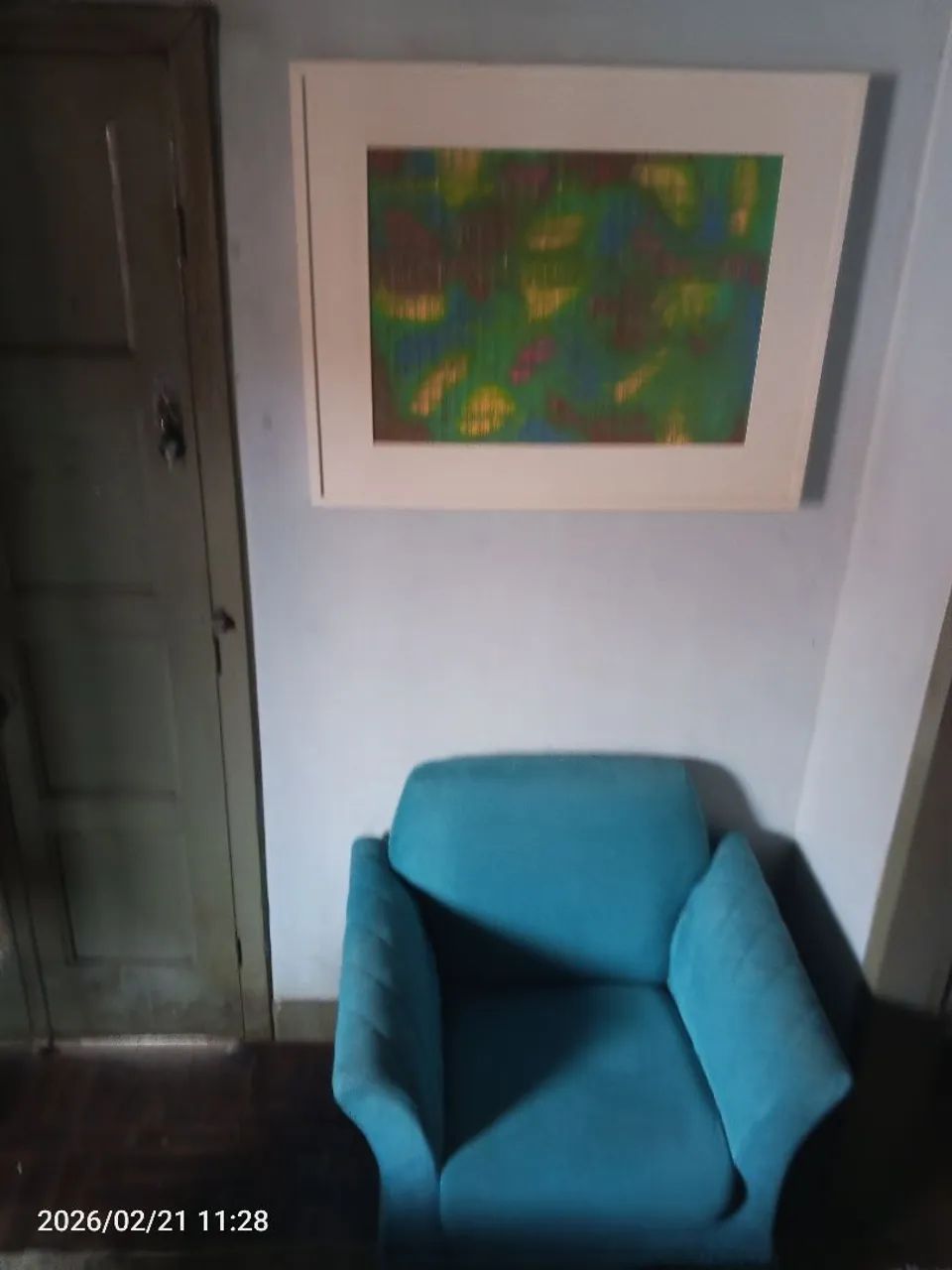 Poltrona azul linho ótimo para estudo e quarto ou sala de visitas  - Foto 4