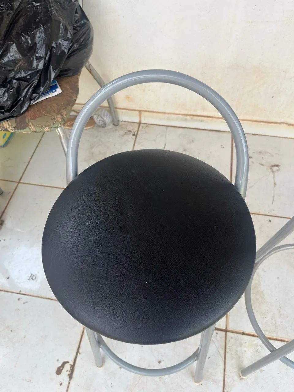 2 banquetas 