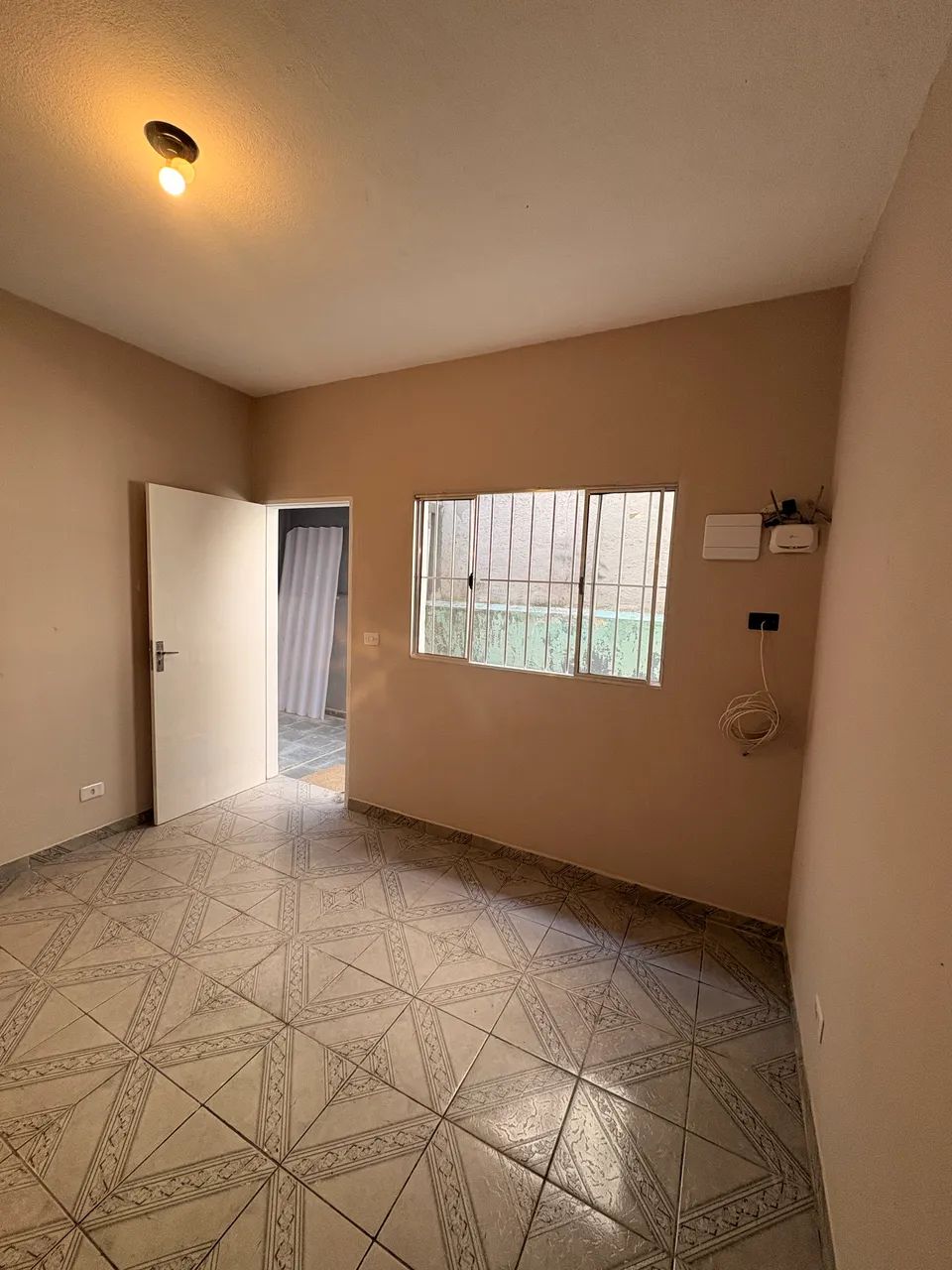 Casa 3 Cômodos Recém-Reformada com Internet Grátis no Parque Paraíso
