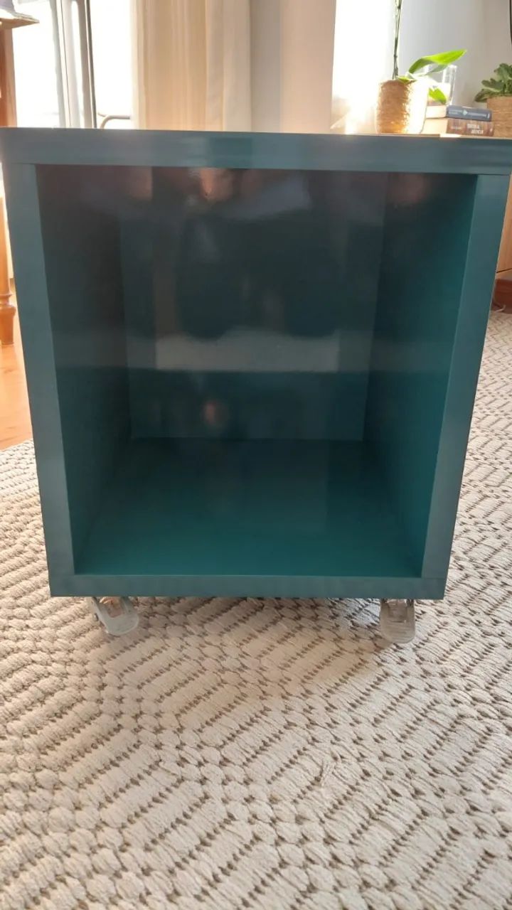 Mesa de apoio/multiuso com rodinhas  