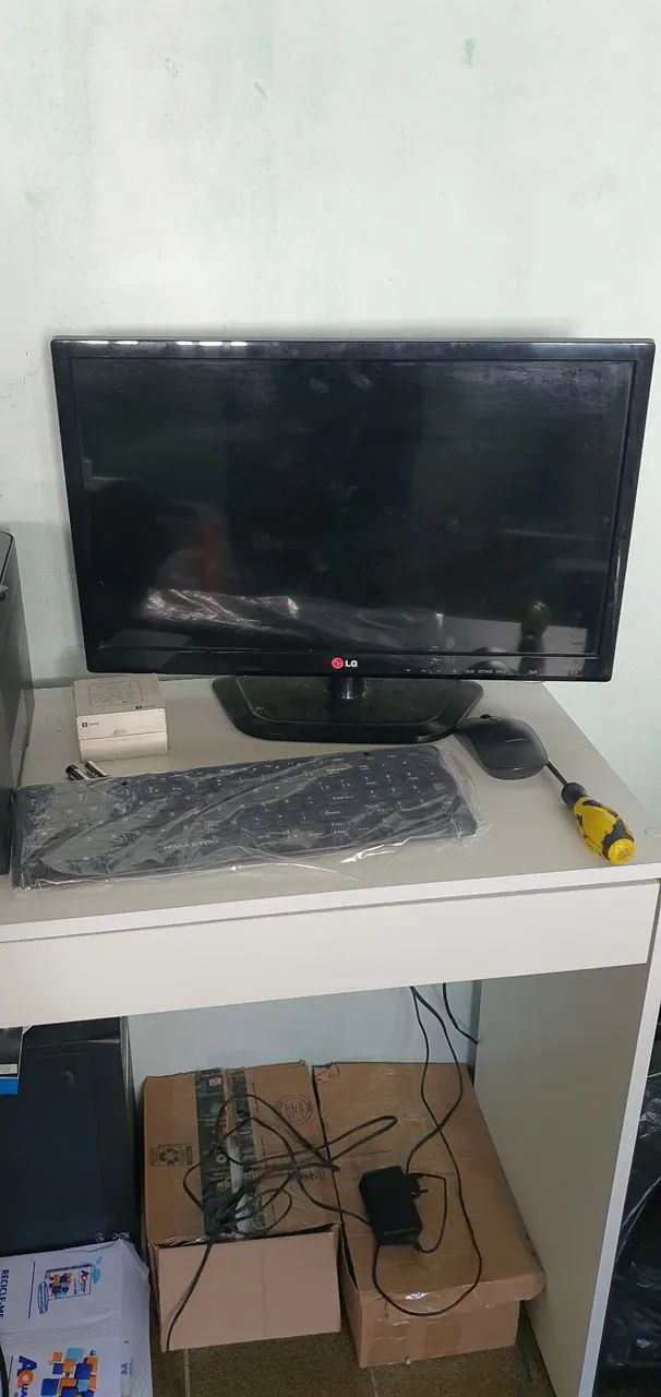 Computador e itens de trabalho  - Foto 2