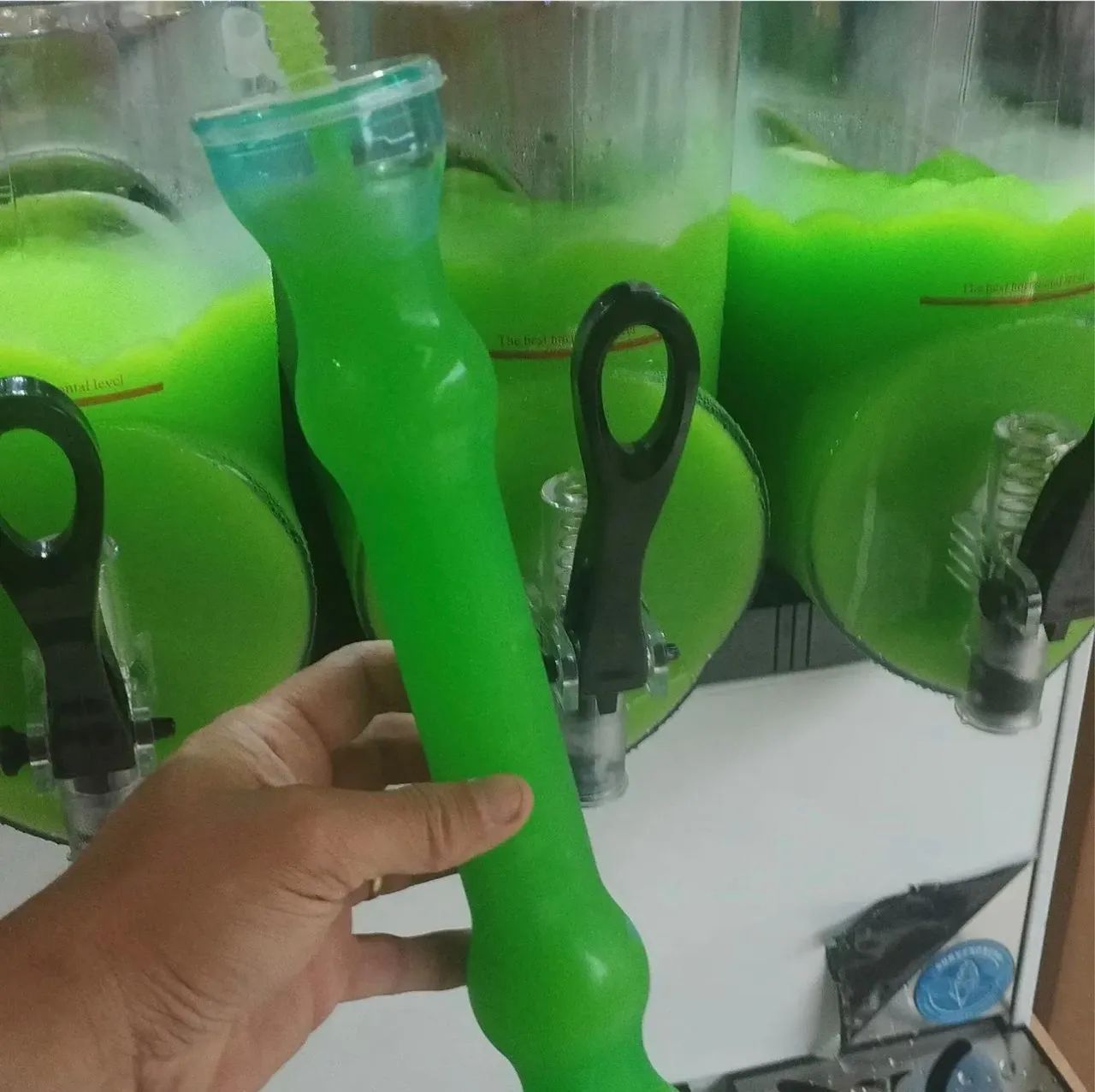 Kit com 10 Copos infantil 500ml com tampa e canudo  - Foto 2