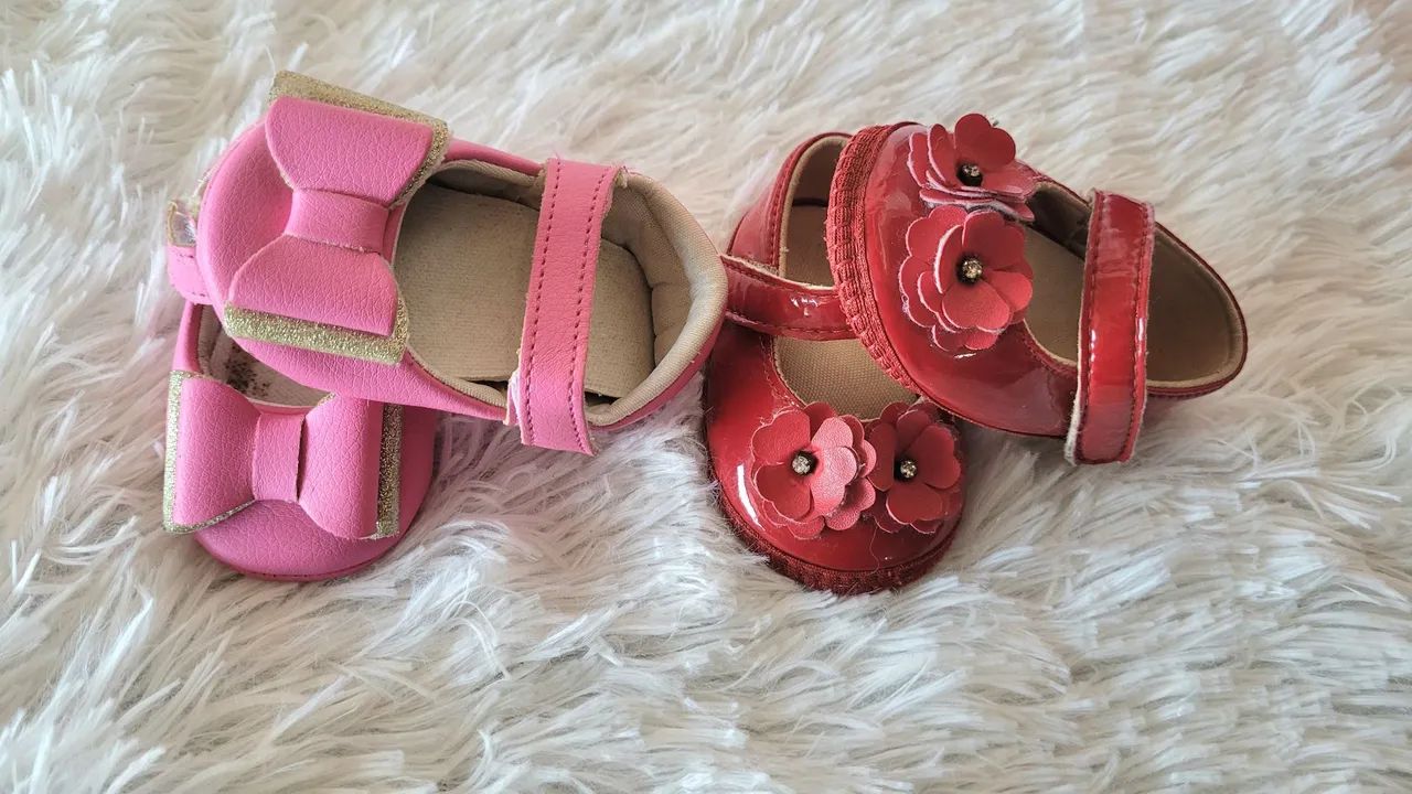 2 sapatinhos de bebê tamanho 18 o vermelho é da marca Pim Pam  - Foto 3