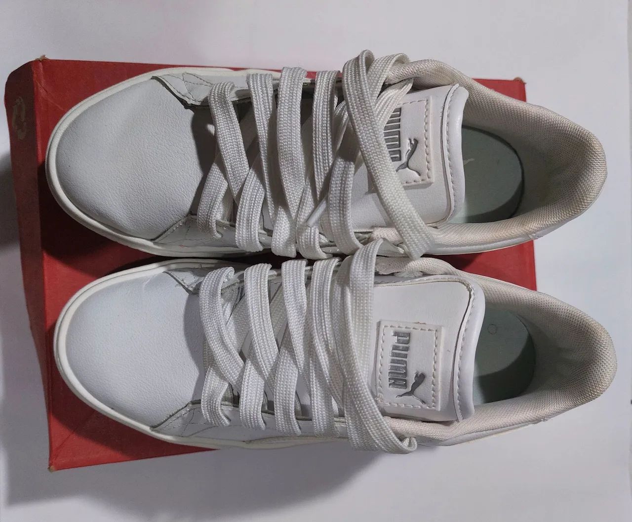 Tênis Puma Feminino cor Branca  - Foto 2