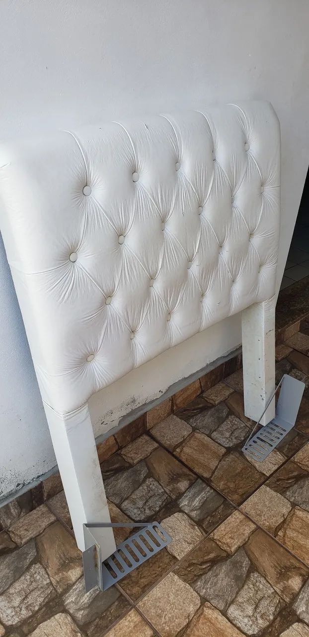 Cabeceira estofada para cama de solteiro Branca  - Foto 2