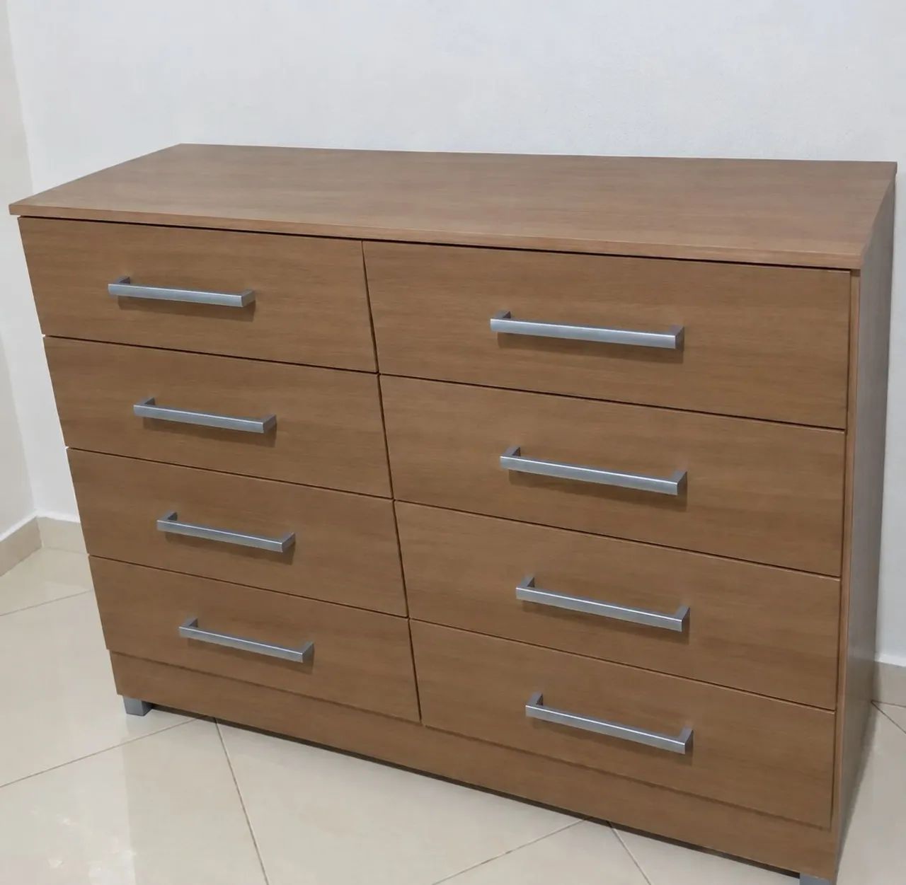 Cômoda Raíssa 8 gavetas 
