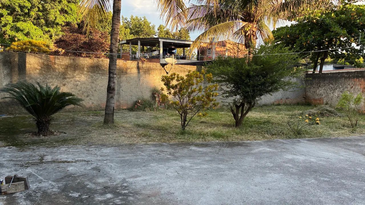 VENDO 02 CASAS AMBAS COM VARANDA E GARAGEM E UM QUINTAL ENORME - Foto 4