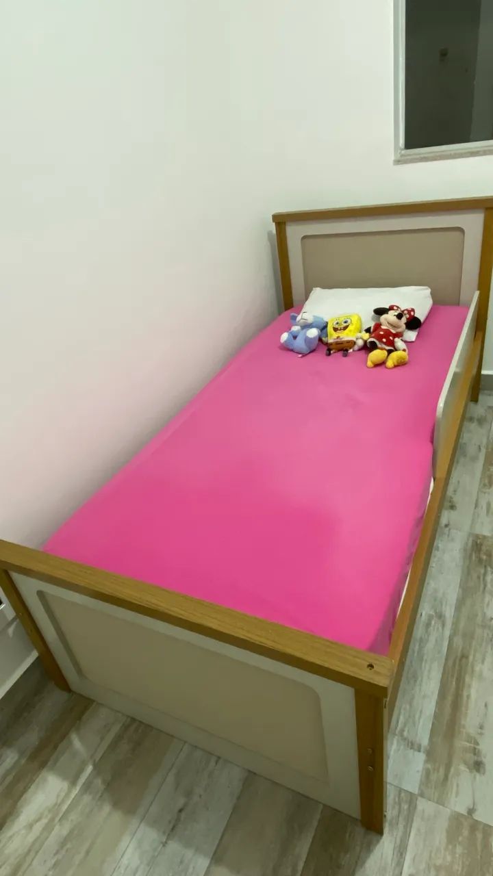 Vendo cama de solteiro infantil com gavetão 