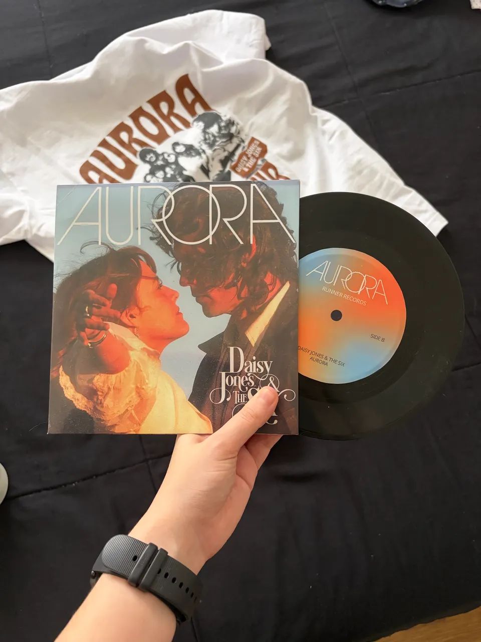 Kit daisy jones and the six camiseta vela bone ecobag e vinil decorativo  - Foto 2