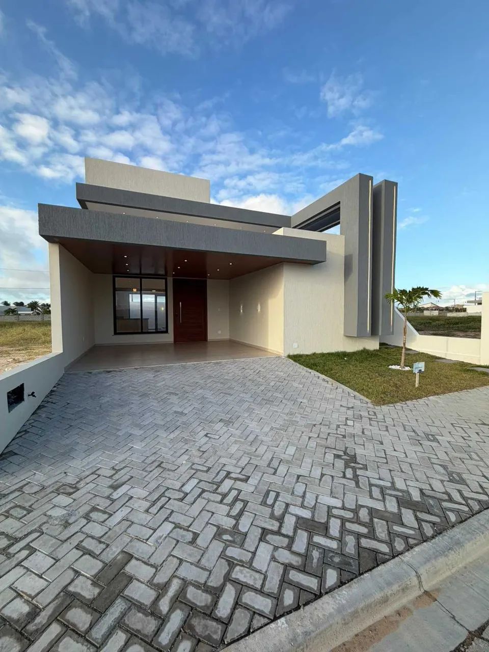 Sunset Beach Residence. [11731]