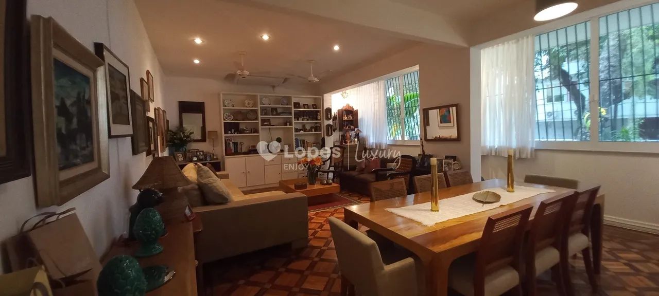 Apartamento reformado com 3 quartos (suíte) e vaga no Leblon