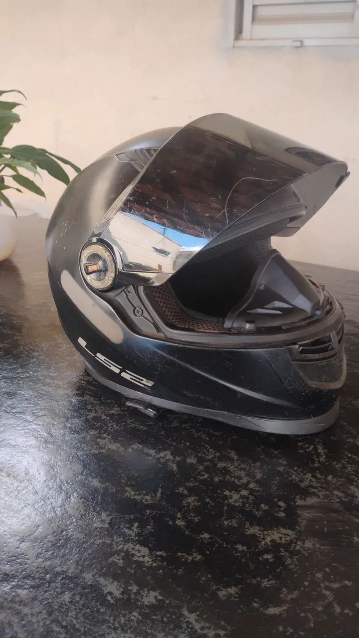 Vendo LS2 bom estado