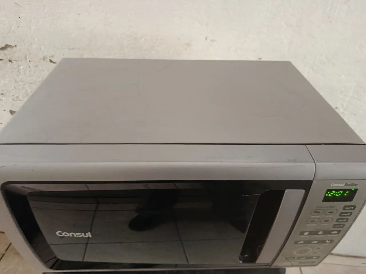 Microondas Consul 20 litros lindo cinza e preto 220v  - Foto 2