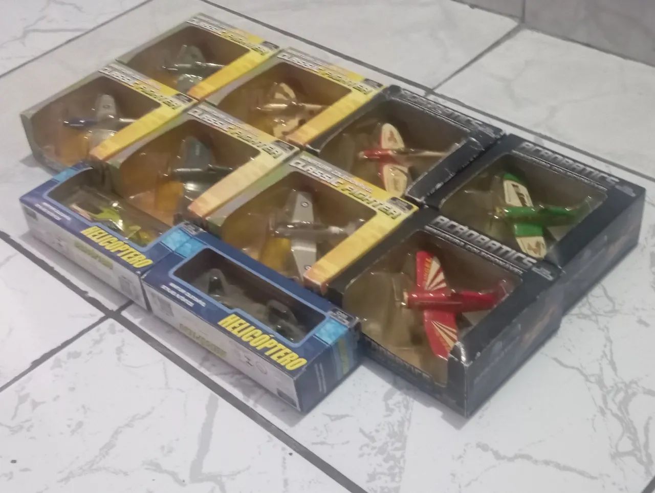 Coleção de Miniaturas Aviões e Helicópteros