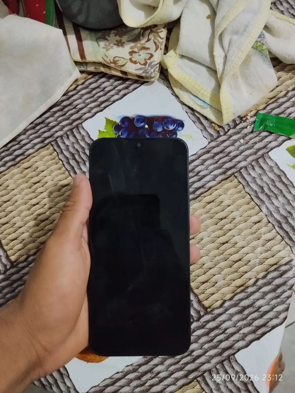 Vendo redmi 15c xiaomi tela trincada porém funcionando perfeitamente 