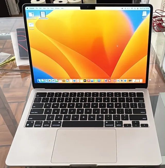 MACBOOK AIR M2 DOURADO